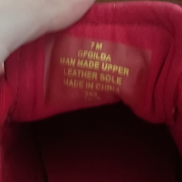 Guess Los Angeles Red Low Top Sneakers Gold Toned Trim Women’s_7 - Picture 12 of 16